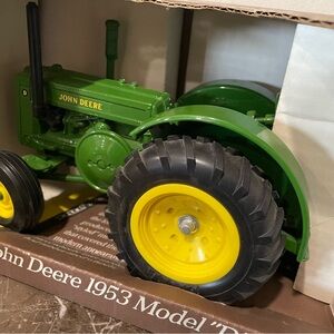 1990 ERTL John Deere 1953 Model "D" 1:16 Scale Diecast Tractor NRFB